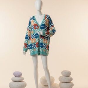 Fits like a relaxed / oversized Medium–Large depending on desired fit.